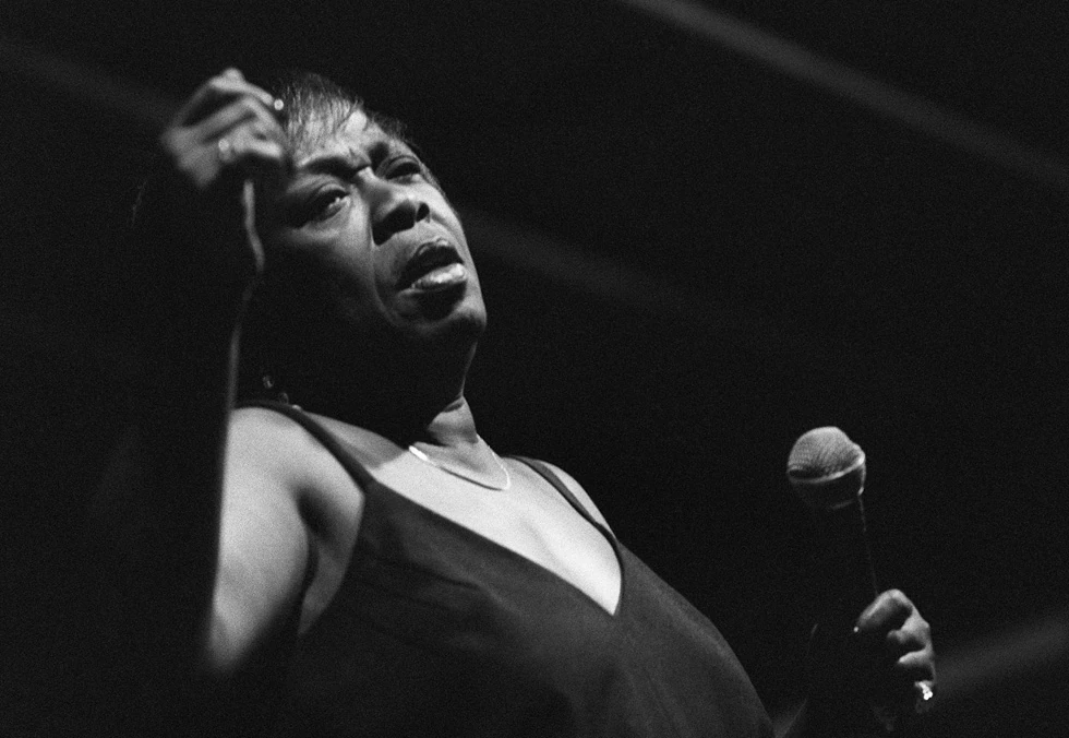 Sarah Vaughan all'International Jazz Festival di Nizza, il 16 giugno 1984 (Raph Gatti/AFP/Getty Images)